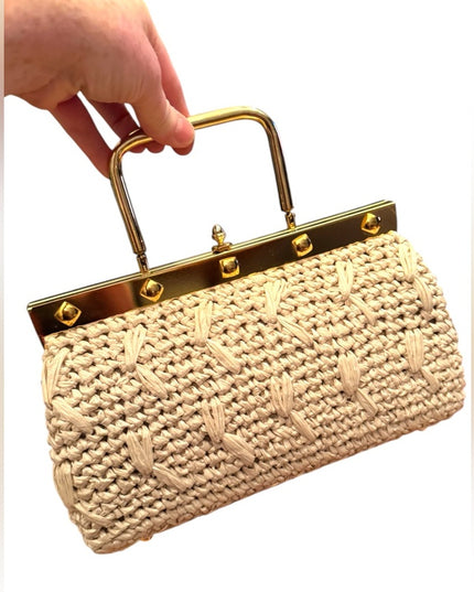 Women's Vintage Woven Straw Handbag with Gold Metal Top Handle Kiss lock 1960s