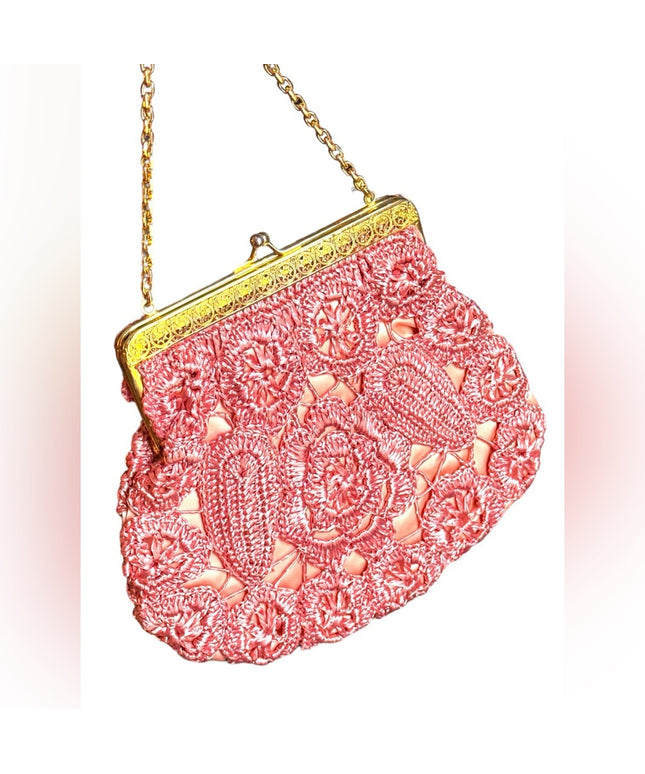 - Lovely vintage 1950s Mid century Pink satin with crochet flower ITALY purse