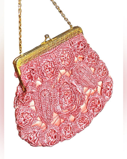 - Lovely vintage 1950s Mid century Pink satin with crochet flower ITALY purse