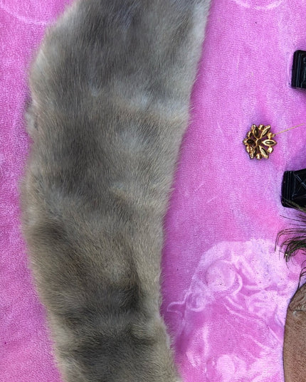 Vintage 33” Silver mink fur stole Collar scarf