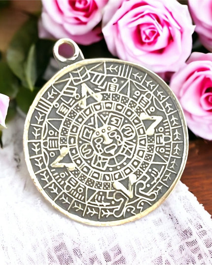Vintage sterling silver Mexico 925 Mayan Aztec Calendar pendant