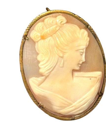 Vintage gold pinchbeck Carved Cameo shell Brooch pendant
