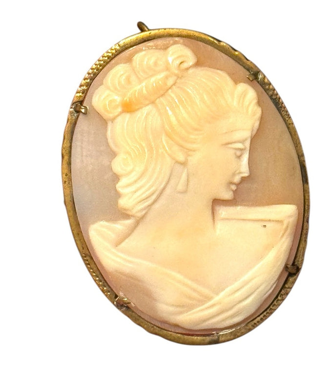 Vintage gold pinchbeck Carved Cameo shell Brooch pendant