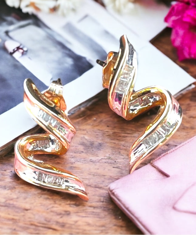 Stunning 10k solid gold Baguette diamond swirl earrings