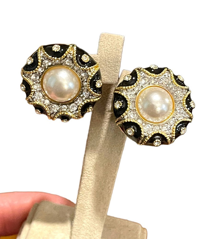 Vintage 1980s Chunky Crystal pearl enameled fancy round clip on earrings…