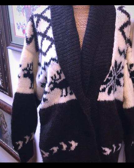 Vintsge Hand  knit large deer WOOL snowflake sweater hand knitted