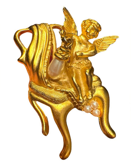 Vintage seated Victorian angel gold plt fancy brooch Cerub faux pearl accent