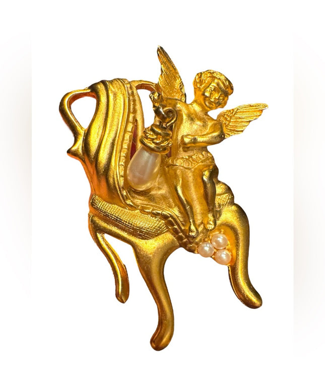 Vintage seated Victorian angel gold plt fancy brooch Cerub faux pearl accent