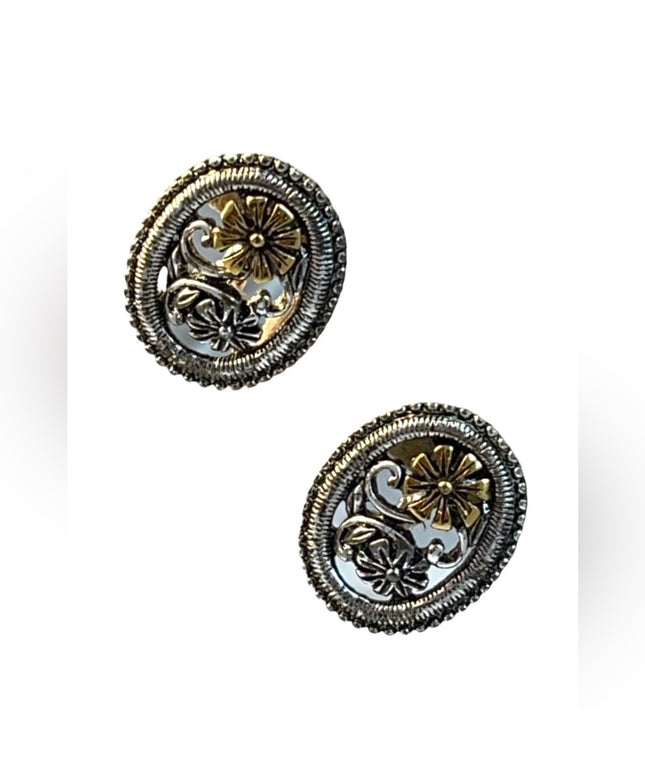 Silver gold tone flower clip on earrings 🌹