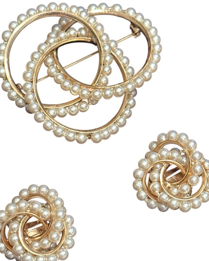 Elegant Vintage TRIAD 1950s Gold and Pearl swirl infinity Brooch Earring Set