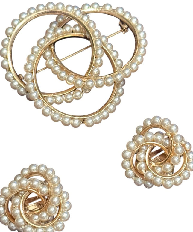 Elegant Vintage TRIAD 1950s Gold and Pearl swirl infinity Brooch Earring Set