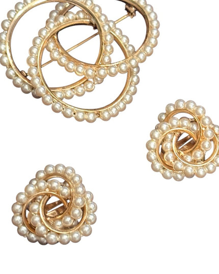 Elegant Vintage TRIAD 1950s Gold and Pearl swirl infinity Brooch Earring Set