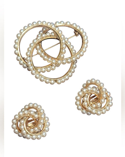Elegant Vintage TRIAD 1950s Gold and Pearl swirl infinity Brooch Earring Set