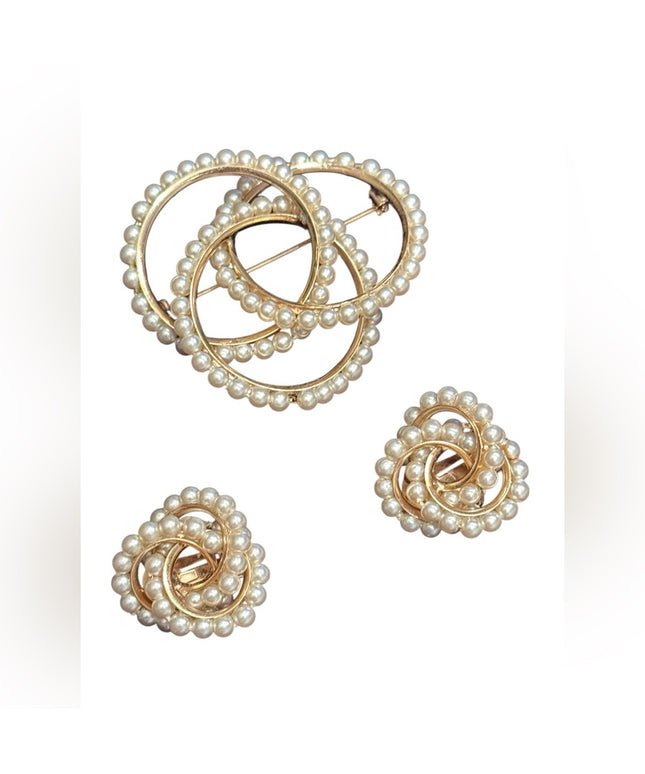 Elegant Vintage TRIAD 1950s Gold and Pearl swirl infinity Brooch Earring Set