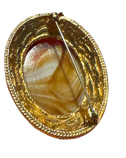 Elegant Vintage G Gold plt oval Stone like Brooch Agate Givre Glass