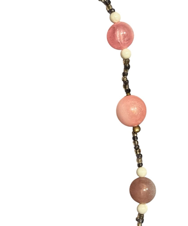 Chic Vintage 1970s Beaded Necklace with Pink and Cream Accents Plastic