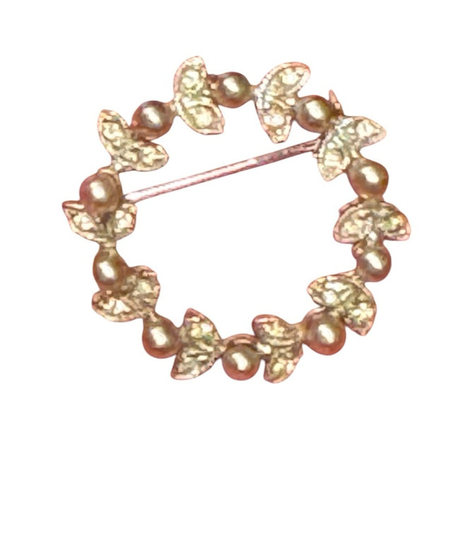Elegant Vintage Silver floral wreath  Brooch