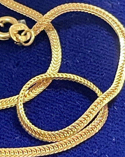 Vintage 14k solid Gold Beautiful Necklace Italy