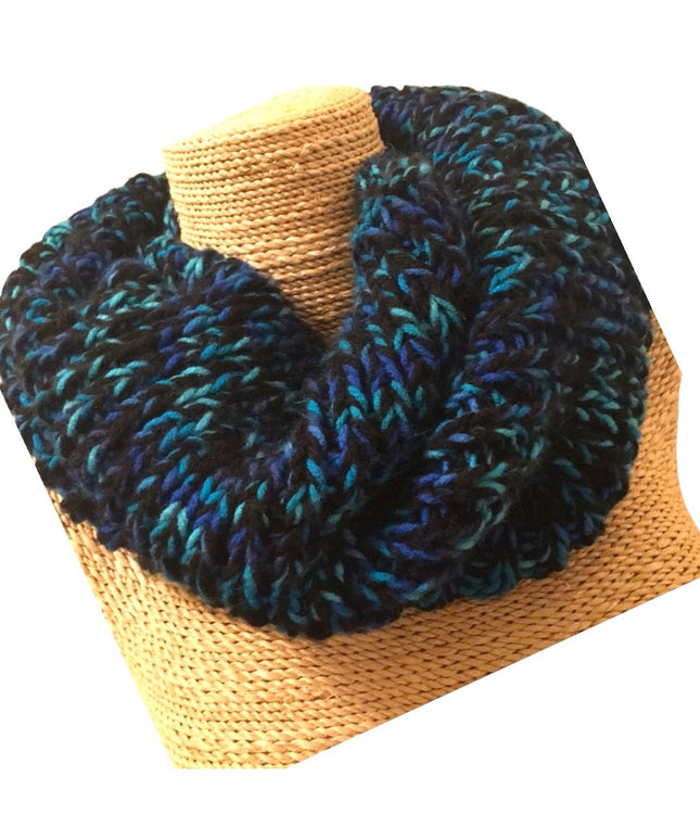 Hand knit NWOT Knitted Infinity scarf So warm!