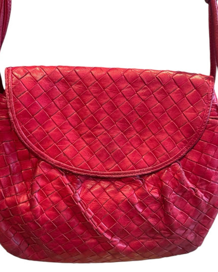 Elegant Vintage 1970s Bottega Veneta Red Woven Leather Shoulder Bag Italy