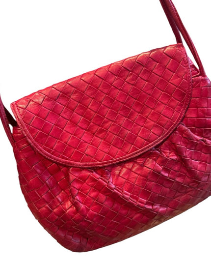 Elegant Vintage 1970s Bottega Veneta Red Woven Leather Shoulder Bag Italy