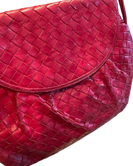 Elegant Vintage 1970s Bottega Veneta Red Woven Leather Shoulder Bag Italy