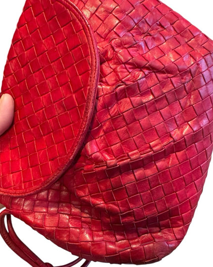 Elegant Vintage 1970s Bottega Veneta Red Woven Leather Shoulder Bag Italy