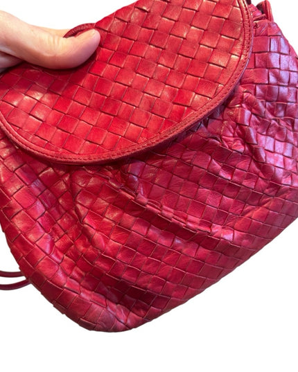 Elegant Vintage 1970s Bottega Veneta Red Woven Leather Shoulder Bag Italy