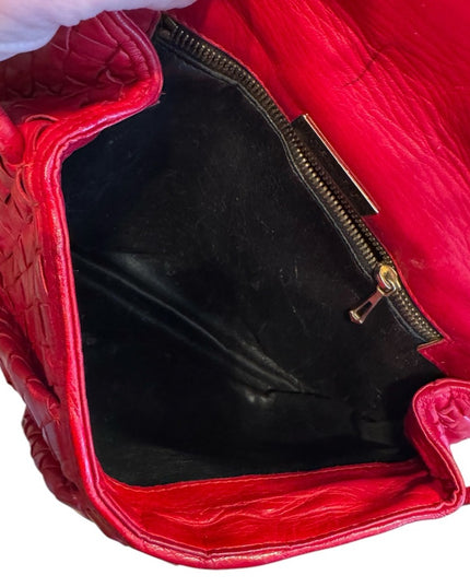 Elegant Vintage 1970s Bottega Veneta Red Woven Leather Shoulder Bag Italy