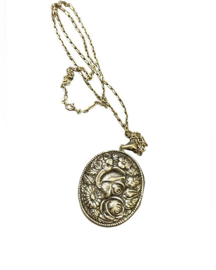 Elegant Repousse Vintage sterling silver 925 Floral Roses Large Locket Necklace