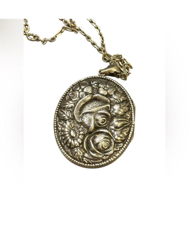 Elegant Repousse Vintage sterling silver 925 Floral Roses Large Locket Necklace