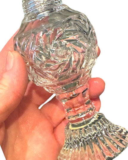 Elegant Vintage Pinwheel high quality Salt & Pepper shakers Clear Glass etched