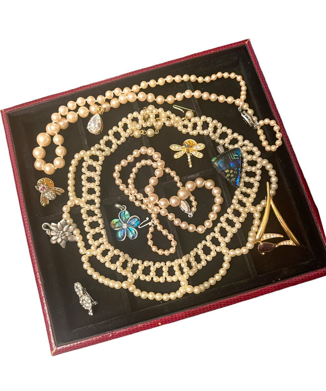 Lot Vintage Faux pearl jewelry pendants rhinestones bug brooches necklac…