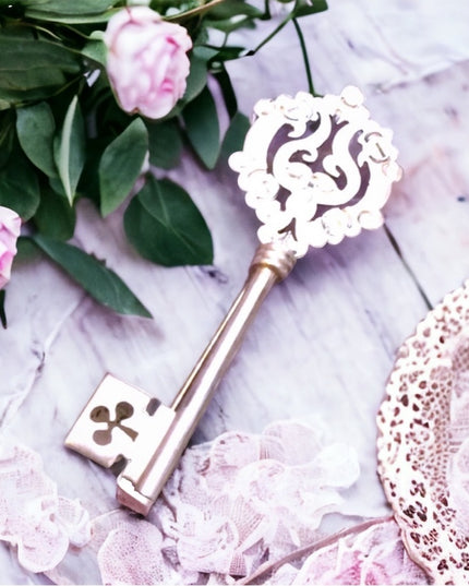 Vintage heavy sterling silver 925 skeleton silver key brooch