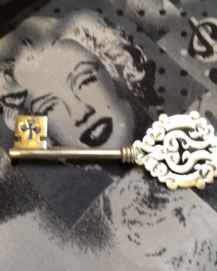 Vintage heavy sterling silver 925 skeleton silver key brooch