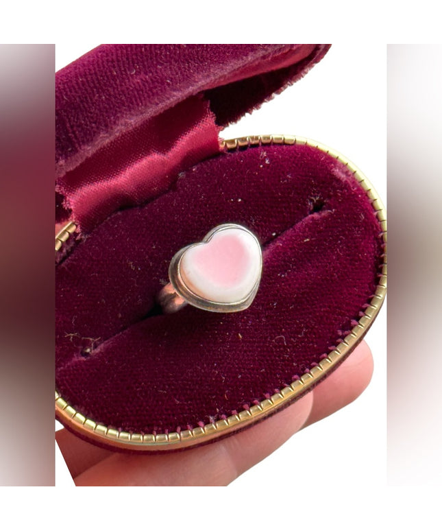 Vintage sterling silver 925 pink coral conch shell heart ring Native American