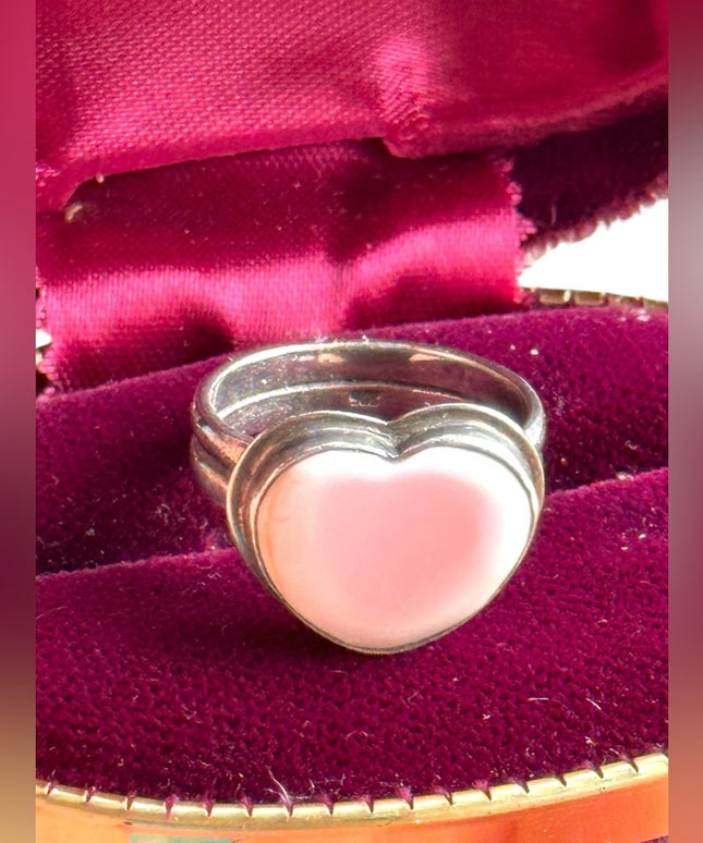 Vintage sterling silver 925 pink coral conch shell heart ring Native American