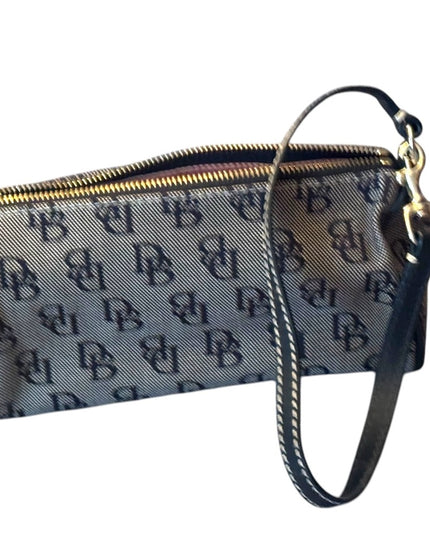 Designer Dooney Bourke LN iconic Logo Women's wristlet Mini Barrel bag leather