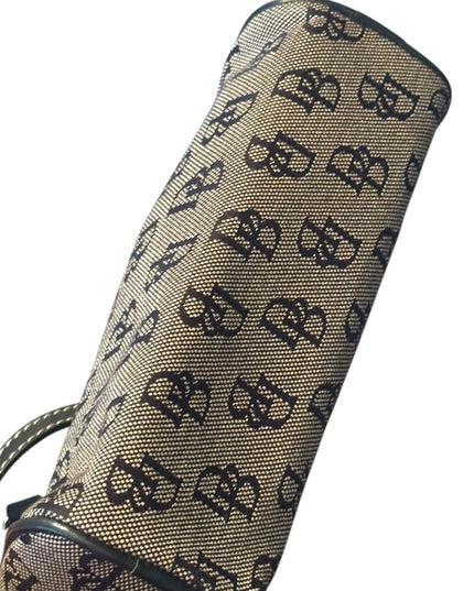 Designer Dooney Bourke LN iconic Logo Women's wristlet Mini Barrel bag leather