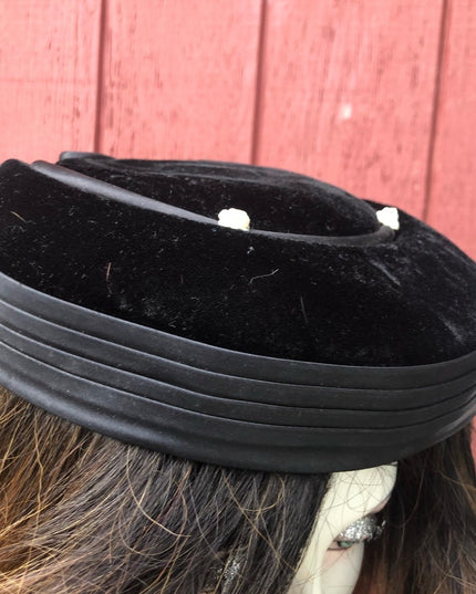 Vintage black velvet 1960s facinator hat