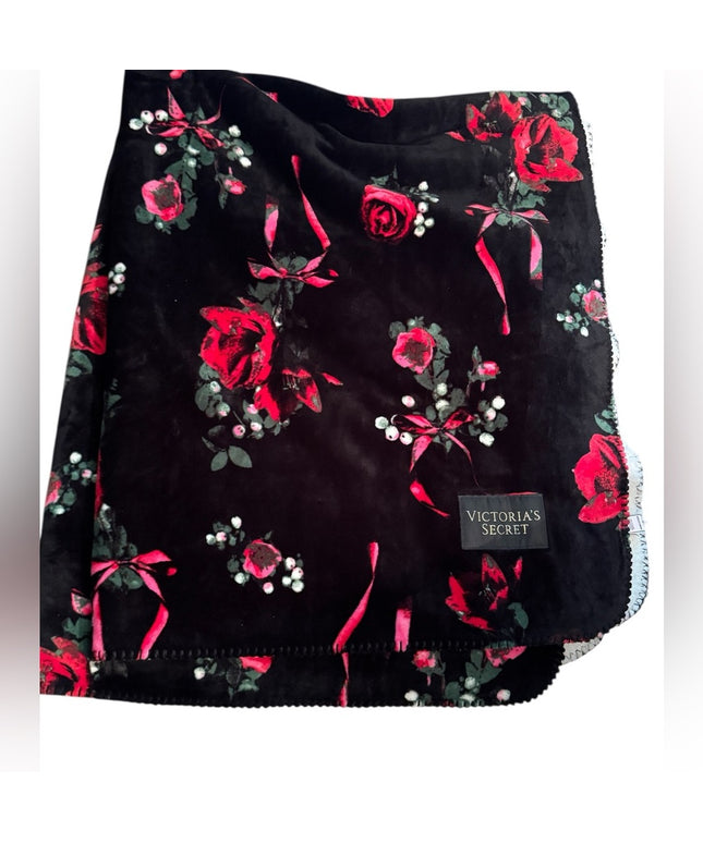 Victoria's Secret Floral Sherpa Blanket Cozy Plush Black Red Roses 50" x 60