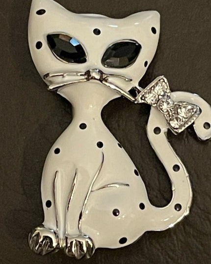 White Enameled pretty kitty cat broocb