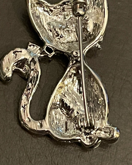 White Enameled pretty kitty cat broocb
