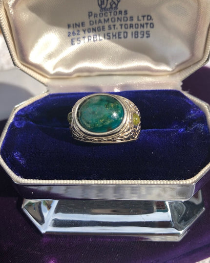 Vintage Sterling silver green stone ring sz 6