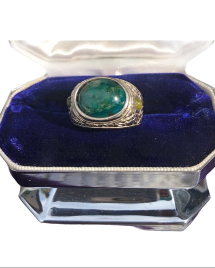 Vintage Sterling silver green stone ring sz 6