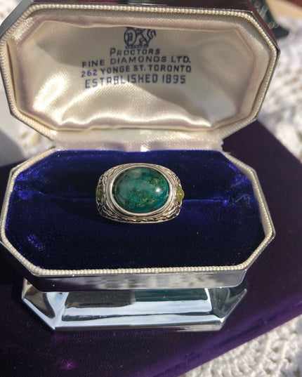 Vintage Sterling silver green stone ring sz 6