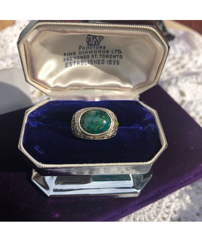 Vintage Sterling silver green stone ring sz 6