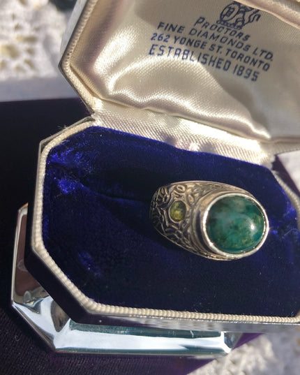 Vintage Sterling silver green stone ring sz 6