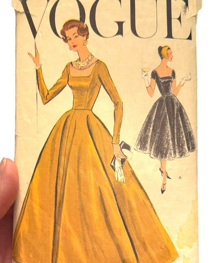 Vintage Vogue #9280 Womens fancy Dress c1950s Sewing Pattern SZ14 B34