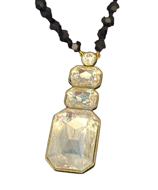 Elegant HEIDI DAUS
Ice Single Strand Pendant Necklace Black and Gold Necklace
